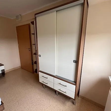 Dom Akademicki Przy Ulicy Nieszawskiej 3*