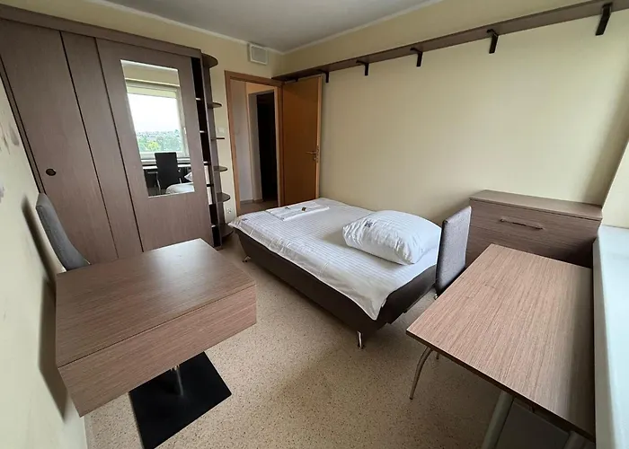 Apart-hotel Dom Akademicki Przy Ulicy Nieszawskiej